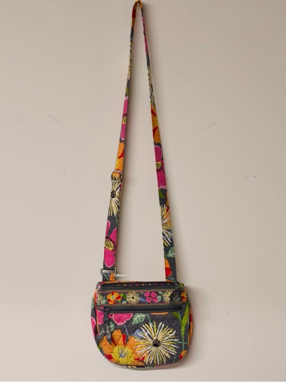 VERA BRADLEY Mini Hipster
Crossbody Shoulder Bag in JAZZY
BLOOMS - Retired Print